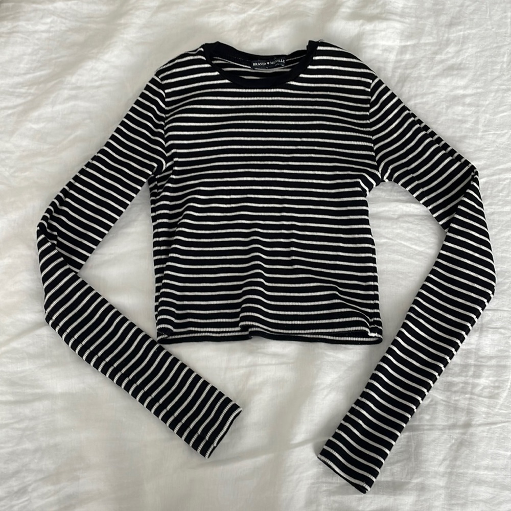 Brandy Melville Cropped Long Sleeve Top